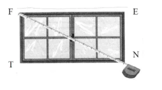 Fenêtre et mètre ruban en diagonale Fenêtre rectangulaire FENT avec un mètre ruban tendu selon la diagonale — exercice de maths en 4ème sur le théorème de Pythagore